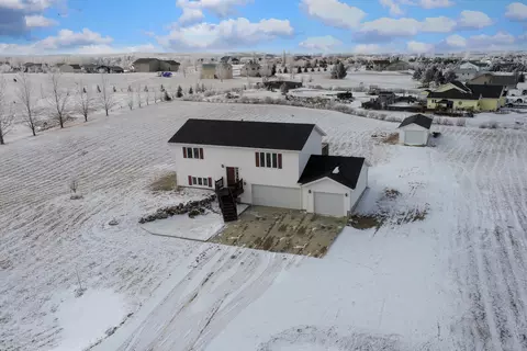 4300 Preston Loop, Bismarck, ND 58504 photo 4