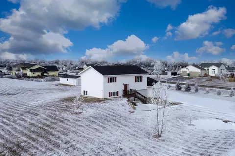 4300 Preston Loop, Bismarck, ND 58504 photo 3