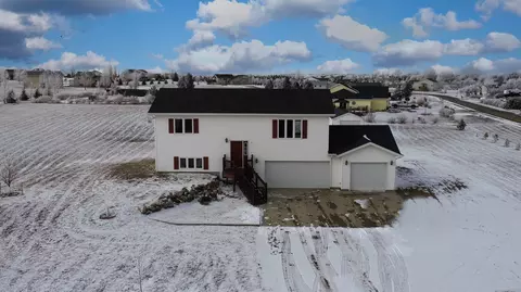 4300 Preston Loop, Bismarck, ND 58504 photo 2