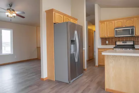 4300 Preston Loop, Bismarck, ND 58504 photo 11