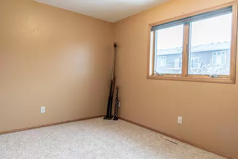 1104 27th St N, Mandan, ND 58554 photo 23