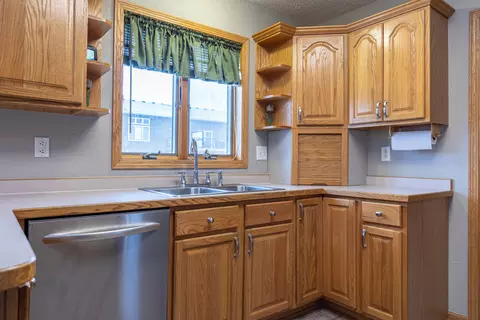 1104 27th St N, Mandan, ND 58554 photo 11