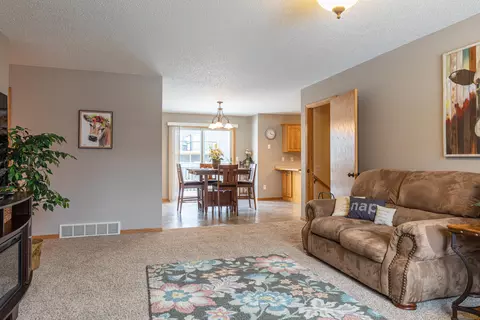 1104 27th St N, Mandan, ND 58554 photo 5