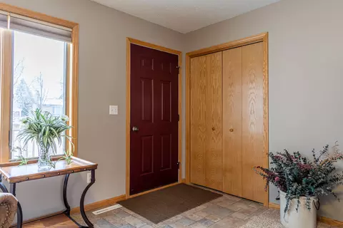 1104 27th St N, Mandan, ND 58554 photo 3