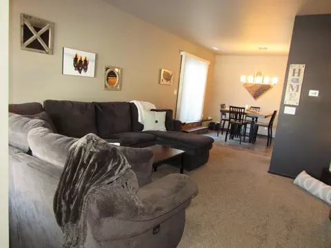 4349 Cumberland Loop, Bismarck, ND 58503 photo 2