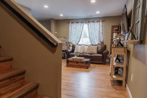 4917 Windsor St, Bismarck, ND 58503 photo 6