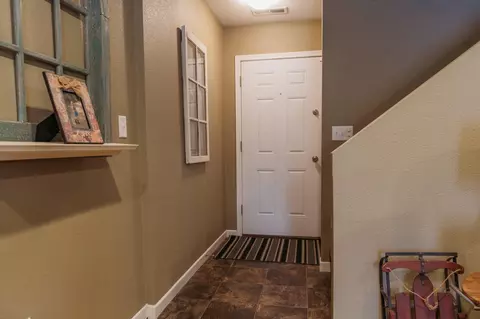 4917 Windsor St, Bismarck, ND 58503 photo 5
