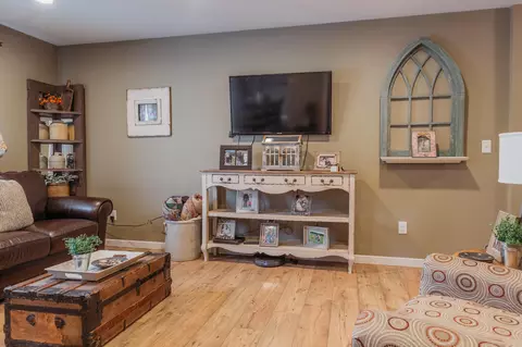 4917 Windsor St, Bismarck, ND 58503 photo 9