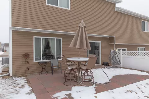 4917 Windsor St, Bismarck, ND 58503 photo 4