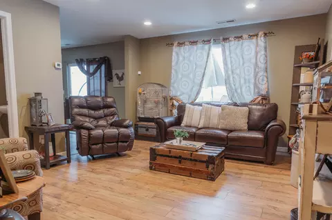 4917 Windsor St, Bismarck, ND 58503 photo 7