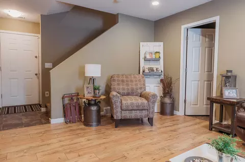 4917 Windsor St, Bismarck, ND 58503 photo 8