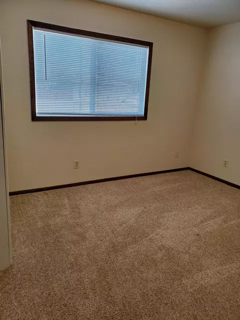 313 Interstate Ave E, Bismarck, ND 58503 photo 10