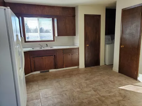313 Interstate Ave E, Bismarck, ND 58503 photo 11