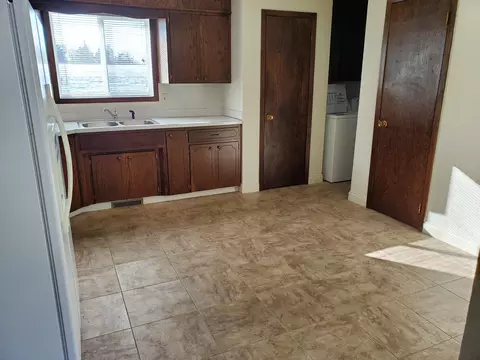 313 Interstate Ave E, Bismarck, ND 58503 photo 12