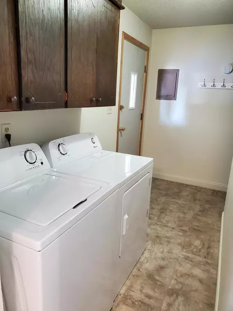 313 Interstate Ave E, Bismarck, ND 58503 photo 17
