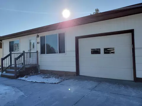 313 Interstate Ave E, Bismarck, ND 58503 photo 1