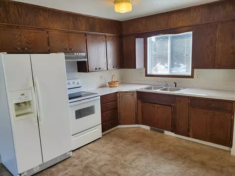 313 Interstate Ave E, Bismarck, ND 58503 photo 14