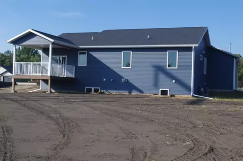 5307 Hendrickson Dr, Bismarck, ND 58501 photo 3