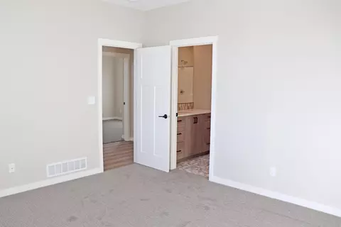 5307 Hendrickson Dr, Bismarck, ND 58501 photo 13