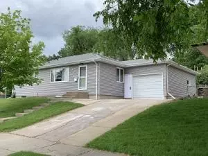 607 Crescent Ln, Bismarck, ND 58501 photo 1