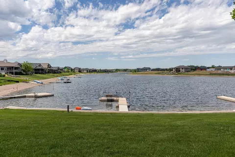 3912 Downing St, Bismarck, ND 58504 photo 2