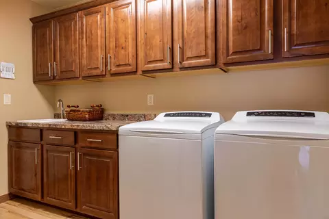 3912 Downing St, Bismarck, ND 58504 photo 8