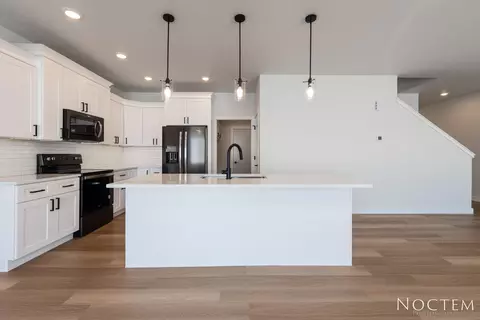 5604 Iron Dr, Bismarck, ND 58503 photo 6