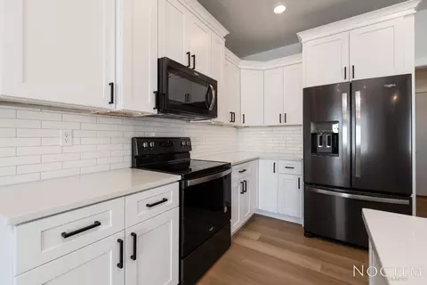 5604 Iron Dr, Bismarck, ND 58503 photo 8