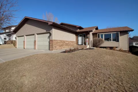 2210 Jackson Ave, Bismarck, ND 58501 photo 1