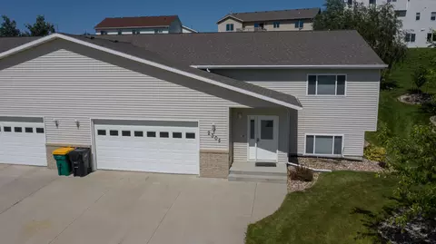 2305 Pointe Loop, Bismarck, ND 58503 photo 1