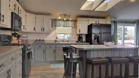 1838 N Valley Loop, Bismarck, ND 58503 photo 3