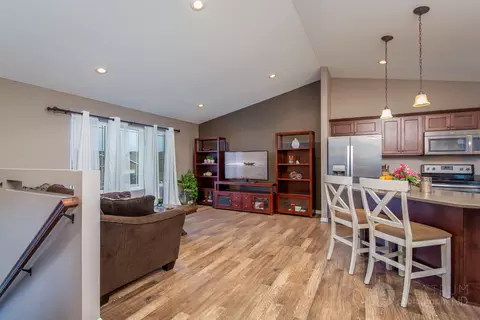 4820 Windsor St, Bismarck, ND 58503 photo 2