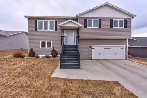 4820 Windsor St, Bismarck, ND 58503 photo 1
