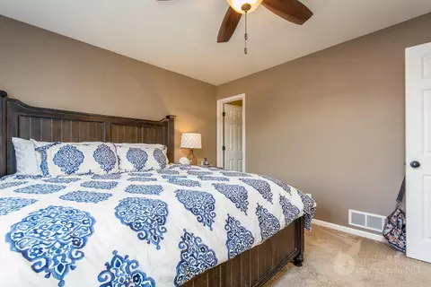 4820 Windsor St, Bismarck, ND 58503 photo 9