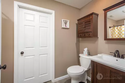4820 Windsor St, Bismarck, ND 58503 photo 17