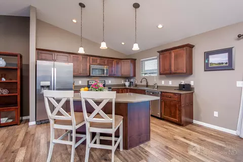 4820 Windsor St, Bismarck, ND 58503 photo 4