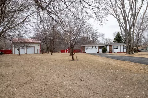 591 Meadowview Dr, Bismarck, ND 58504 photo 3