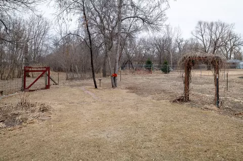 591 Meadowview Dr, Bismarck, ND 58504 photo 8