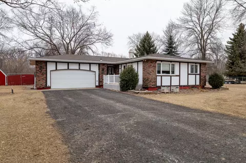591 Meadowview Dr, Bismarck, ND 58504 photo 1