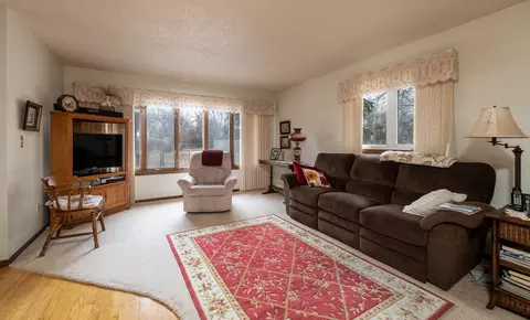 591 Meadowview Dr, Bismarck, ND 58504 photo 9