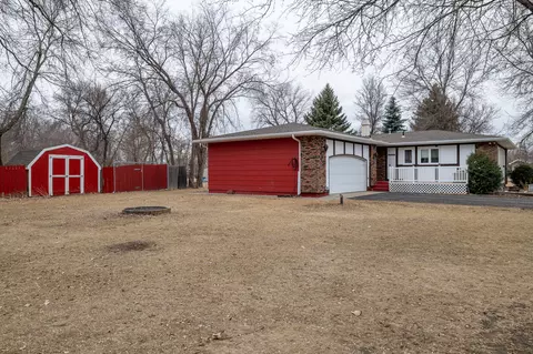 591 Meadowview Dr, Bismarck, ND 58504 photo 5
