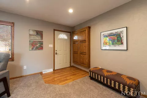 1704 15th St, Bismarck, ND 58501 photo 2