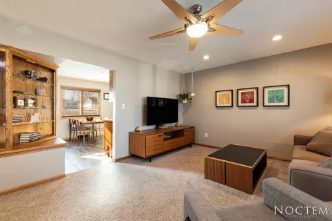 1704 15th St, Bismarck, ND 58501 photo 3