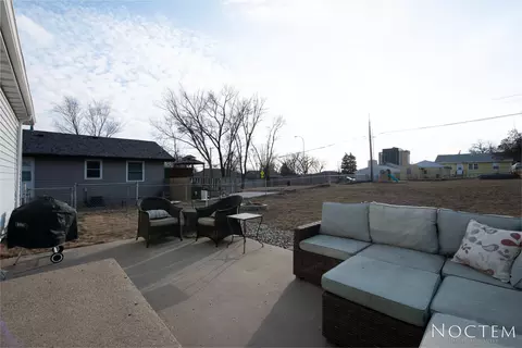 1704 15th St, Bismarck, ND 58501 photo 9