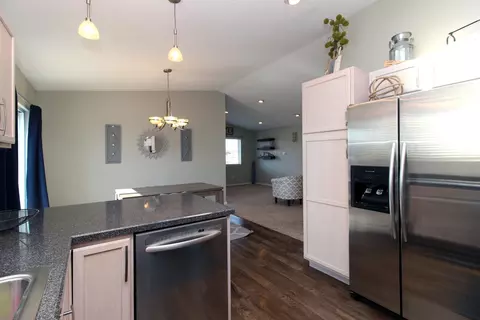 145 Lorrain Dr, Bismarck, ND 58503 photo 8