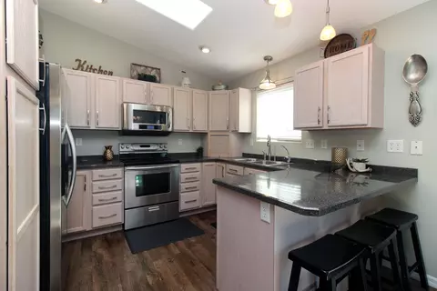 145 Lorrain Dr, Bismarck, ND 58503 photo 7