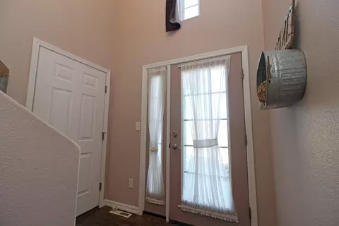 145 Lorrain Dr, Bismarck, ND 58503 photo 2