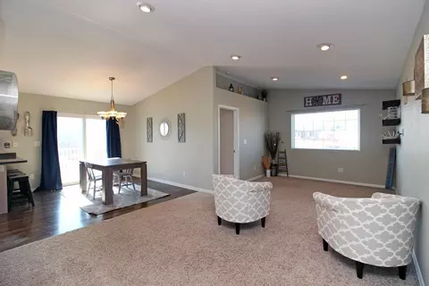 145 Lorrain Dr, Bismarck, ND 58503 photo 3
