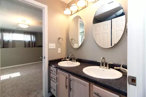 145 Lorrain Dr, Bismarck, ND 58503 photo 25