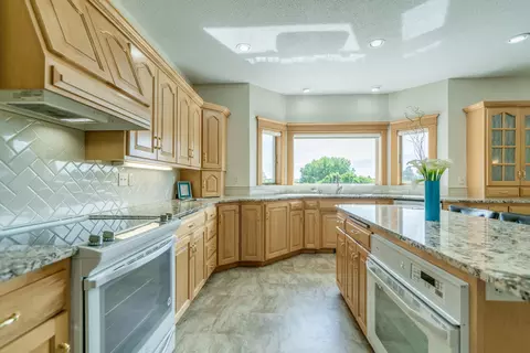 8459 Burr Oak Loop, Bismarck, ND 58501 photo 14